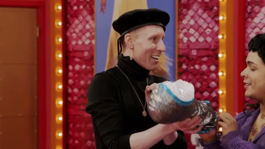 Видео к сериалу Королівські перегони РуПола — RuPaul's Drag Race Season 18 | Exclusive Sneak Peek
