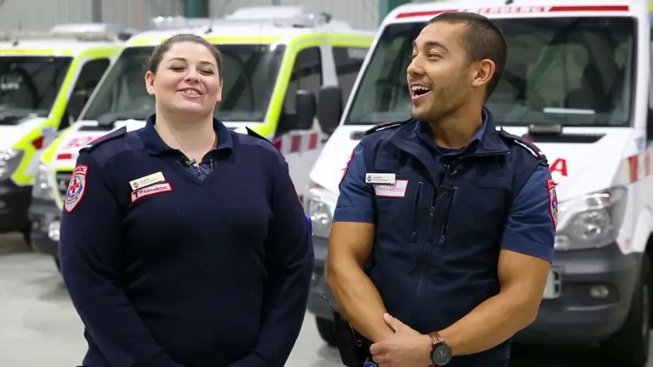Відео до серіалу Paramedics — Meet Amanda & Leonard - BEHIND THE SCENES of 𝘗𝘢𝘳𝘢𝘮𝘦𝘥𝘪𝘤𝘴