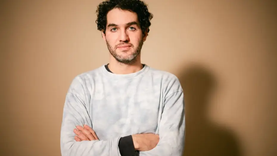 Відео до серіалу Прокляття — The Curse's Benny Safdie on the Genre-Defying New Series