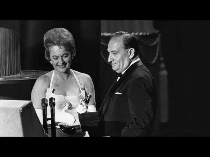 Видео к сериалу Оскар — "Lawrence of Arabia" winning Best Picture