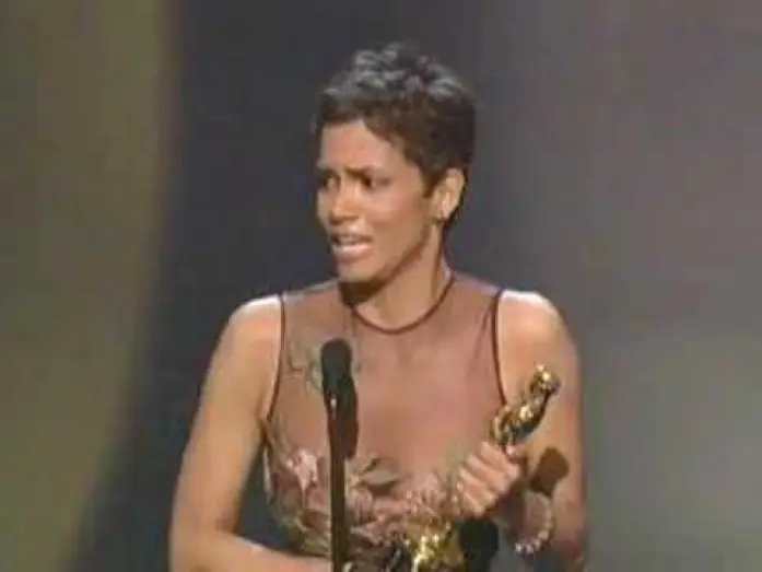 Відео до серіалу Оскар — Halle Berry Wins Best Actress: 74th Oscars (2002)