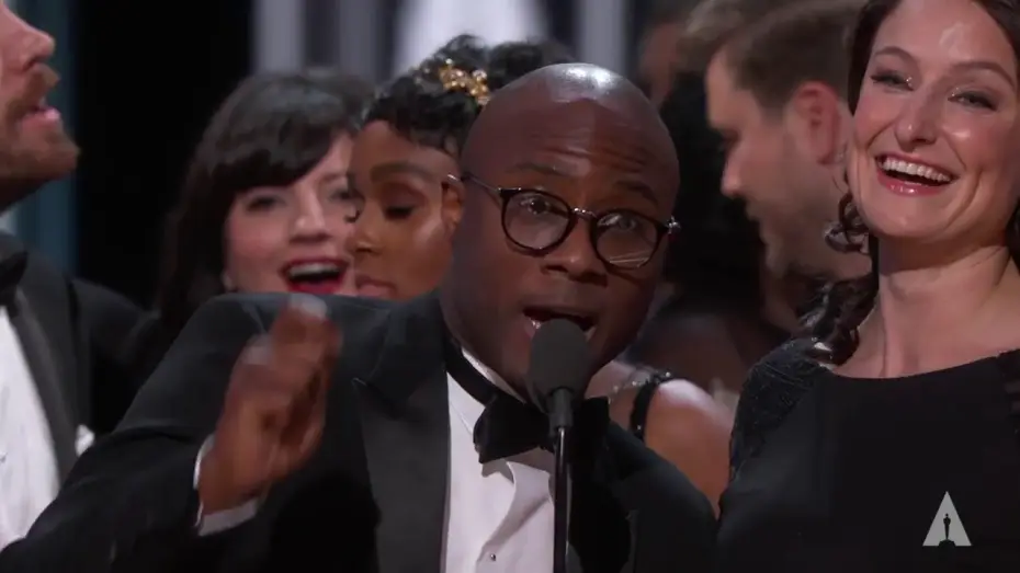 Відео до серіалу Оскар — "Moonlight" wins Best Picture | 89th Oscars (2017)
