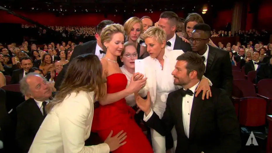 Відео до серіалу Оскар — Ellen DeGeneres takes a selfie at the Oscars