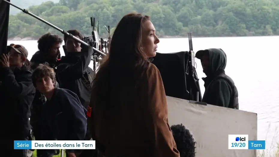 Відео до серіалу Surface — Laura Smet et Tomer Sisley en tournage dans le Tarn pour la série "Surface"