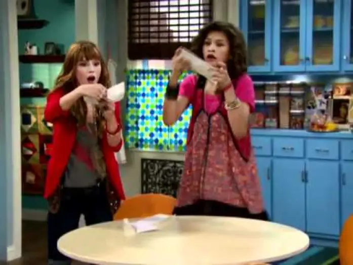 Відео до серіалу ПоТанцЮймо — Shake It Up - Trailer - Disney Channel Official