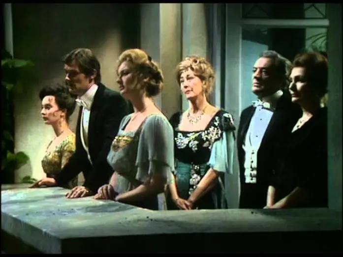 Відео до серіалу Нагорі та внизу — Upstairs Downstairs trailer
