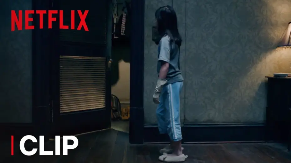 Відео до серіалу Привиди будинку на пагорбі — The Haunting of Hill House | Clip: Can You Spot What’s Hidden in the Closet? | Netflix