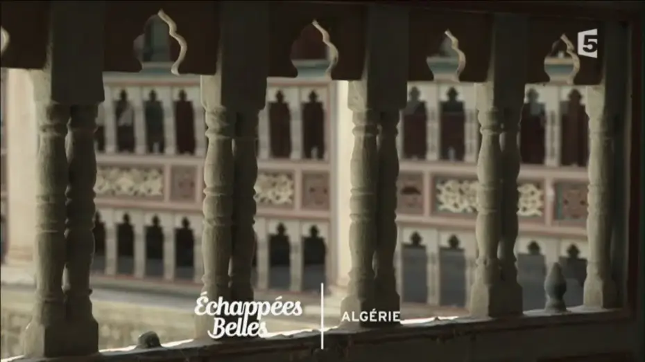 Відео до серіалу Échappées Belles — Echappées Belles - Un Été En Algérie (2016)
