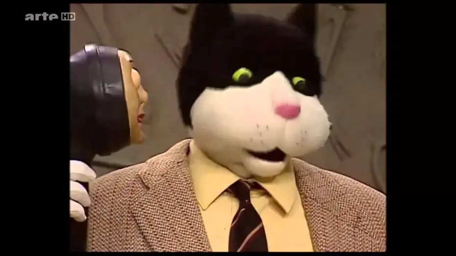 Відео до серіалу Téléchat — Téléchat « Il y a beaucoup de choses qui ont deux trous, quand on les regarde bien »