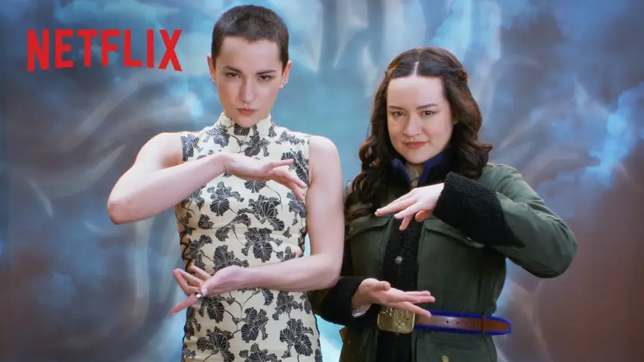 Відео до серіалу Тінь і кістка — Jessie Mei Li & Anna Leong Brophy Surprise a Shadow and Bone Cosplayer