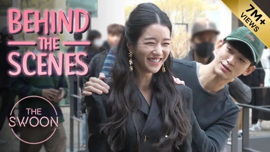 Відео до серіалу Нормально бути ненормальним — [Behind the Scenes] Kim Soo-hyun wraps Seo Yea-ji in a warm hug | It’s Okay to Not Be Okay [ENG SUB]