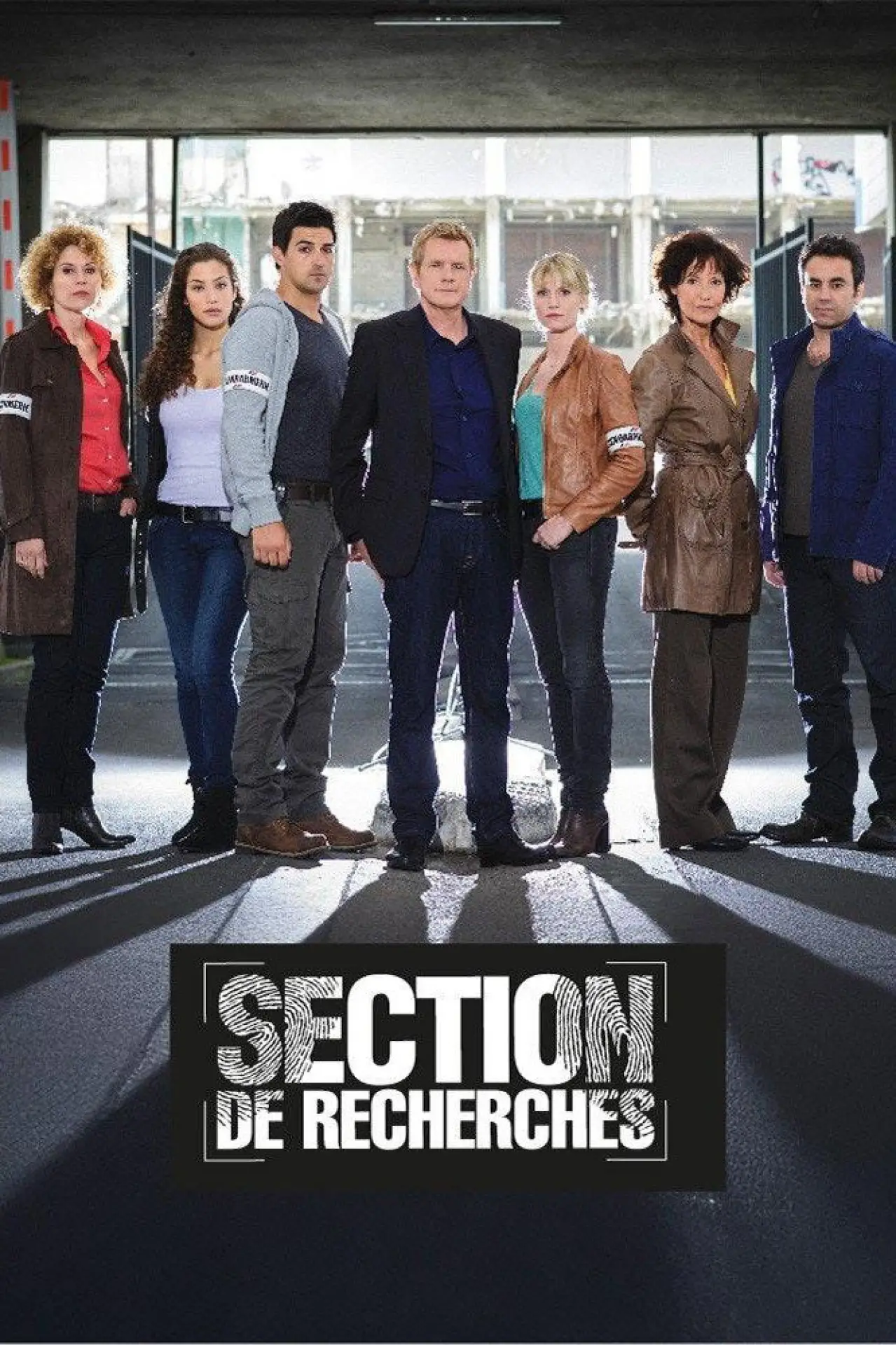 Постер к сериалу "Section de recherches"