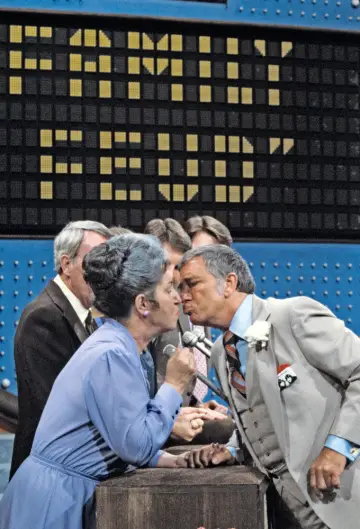 Постер до серіалу "Family Feud" #1479976