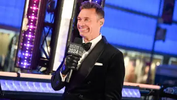 Задник до серіалу "Dick Clark