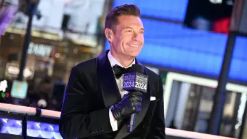 Задник до серіалу "Dick Clark