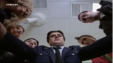 Задник до серіалу "Στο Παρά Πέντε" #1440558