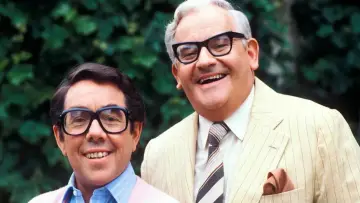 Задник до серіалу "The Two Ronnies" #1664744