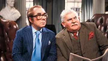 Задник до серіалу "The Two Ronnies" #1664745