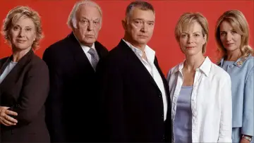Задник до серіалу "Judge John Deed" #1684730