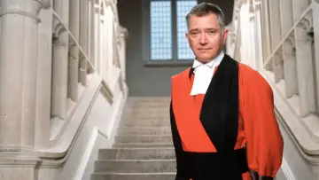 Задник до серіалу "Judge John Deed" #1684731