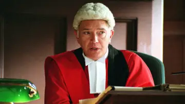 Задник до серіалу "Judge John Deed" #1684738