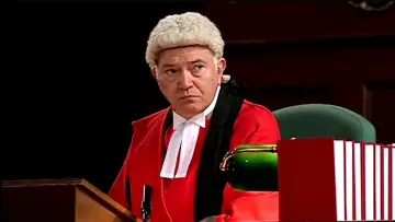 Задник до серіалу "Judge John Deed" #1684739