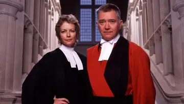 Задник до серіалу "Judge John Deed" #1684742