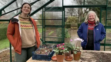 Задник до серіалу "Gardeners