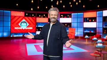 Задник до серіалу "Richard Osman