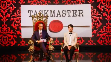 Задник до серіалу "Taskmaster Нова Зеландія" #1552695