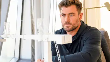 Задник до серіалу "Limitless with Chris Hemsworth" #1788855
