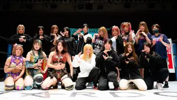 Задник до серіалу "Зірковість на Stardom World" #1219097
