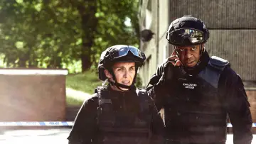 Задник до серіалу "Trigger Point" #1438732