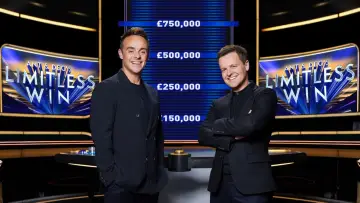 Задник до серіалу "Ant & Dec