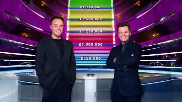 Задник до серіалу "Ant & Dec