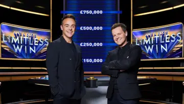 Задник до серіалу "Ant & Dec