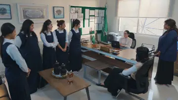 Задник до серіалу "بنات الثانوي" #1837357