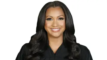 Задник до серіалу "Equal Justice with Judge Eboni K. Williams" #1317571