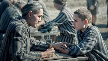Задник до серіалу "Татуювальник Аушвіцу" #1849919
