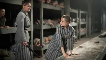 Задник до серіалу "Татуювальник Аушвіцу" #1849921