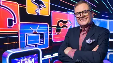 Задник до серіалу "Alan Carr