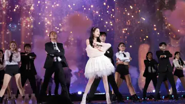 Задник до серіалу "아이유 콘서트 Live Clip" #1602378