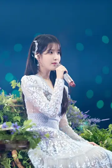 Постер до серіалу "아이유 콘서트 Live Clip" #1602399