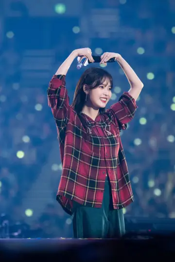 Постер до серіалу "아이유 콘서트 Live Clip" #1773657