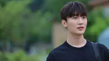 Задник до серіалу "기이한 로맨스" #1804359