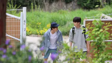 Задник до серіалу "기이한 로맨스" #1804361