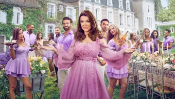 Задник до серіалу "Vanderpump Villa" #1480183