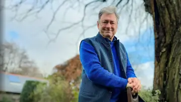 Задник до серіалу "Alan Titchmarsh