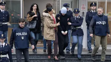 Задник до серіалу "Заплутана історія Аманди Нокс" #1393906