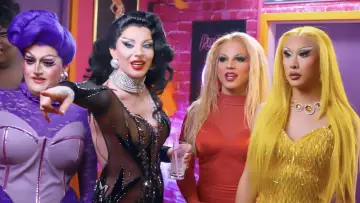 Задник до серіалу "RuPaul